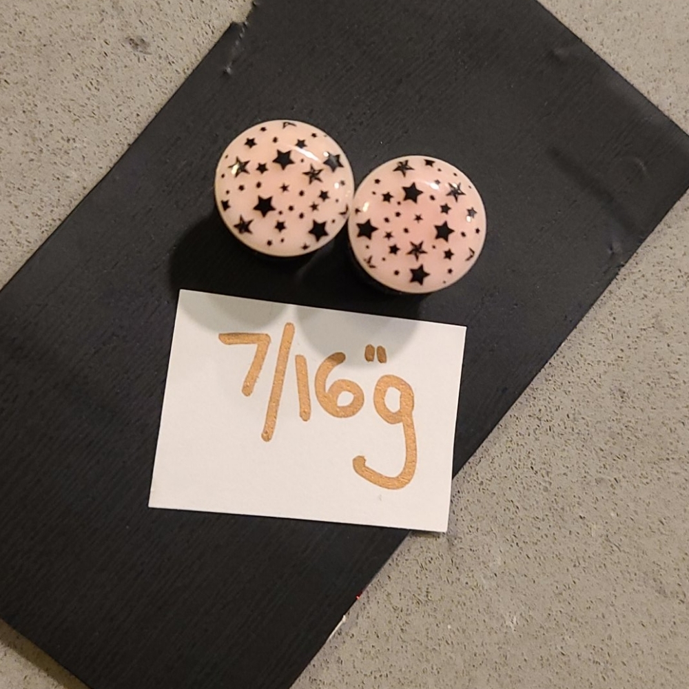 Glow in the dark plugs